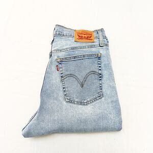 Levi's Wedgie Straight Button Fly Light Wash Denim Jeans Ripped Size 31